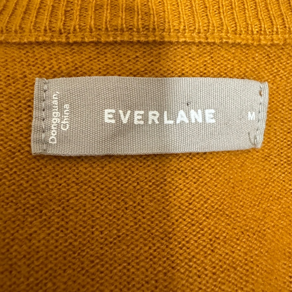 Everlane Cashmere Crew Neck Sweater in Gold Mustard Color Size Medium - Picture 4 of 5